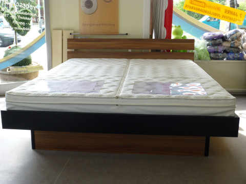 Wasserbett inkl. Bettrahmen und Kopfteil