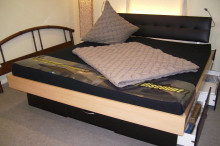 Wasserbett inkl. Bettrahmen und Kopfteil